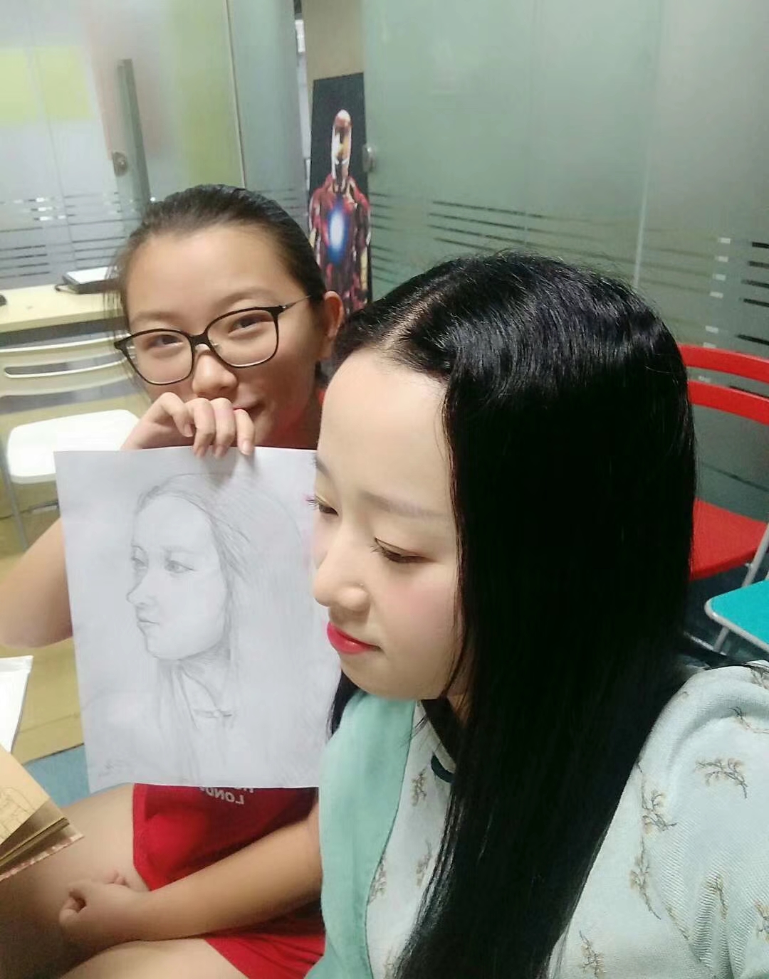 学生上课画的老师画像